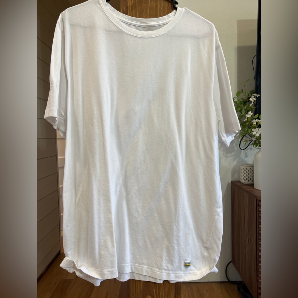Tuvalo Tee
Color: White
Size: XL